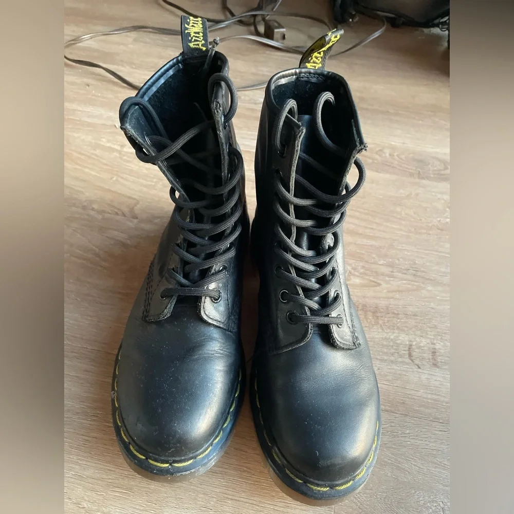 Dr. Martens βthe originalβ Womenβs Combat Boots size 7 - Picture 9 of 15